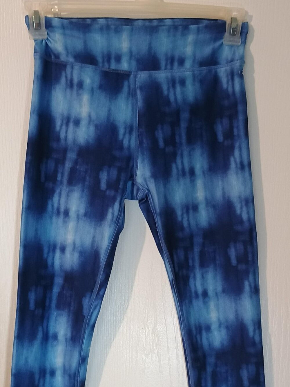 Under Armour/Capri Leggings/Womens M/Blue White Tie Dye HeatGear Compression Gym